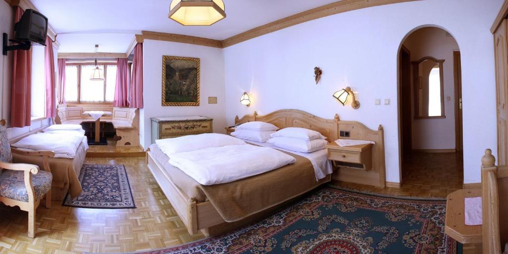 Hotel Dolomiti Madonna Ortisei Pokój zdjęcie