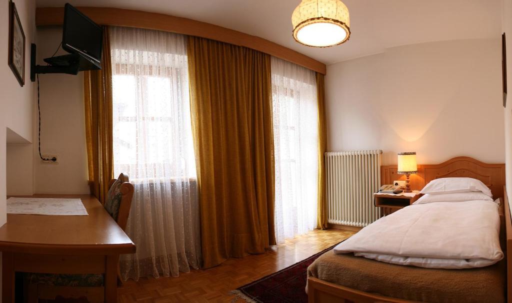 Hotel Dolomiti Madonna Ortisei Pokój zdjęcie