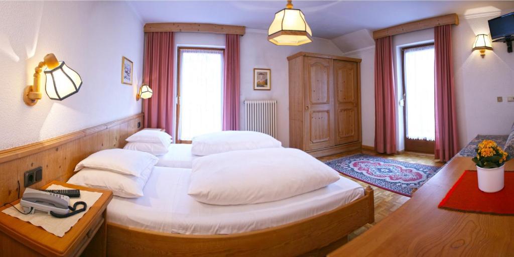 Hotel Dolomiti Madonna Ortisei Pokój zdjęcie